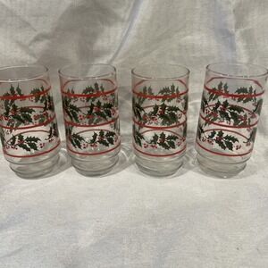 Set Of 4 Vintage Christmas Holly Berry Drinking Glasses Tumblers 5.5" EUC